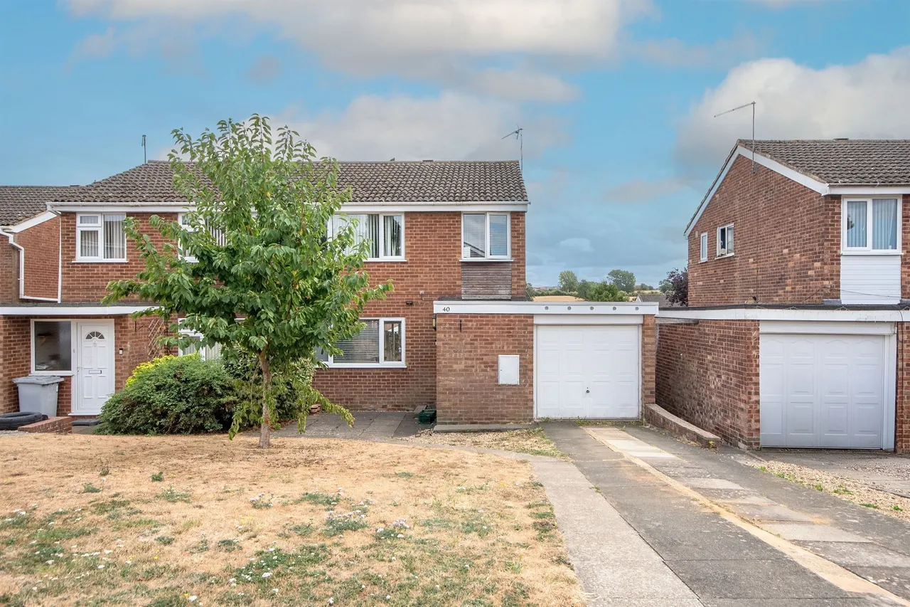 3 bed house for sale, Millholm Road, Kettering, NN14