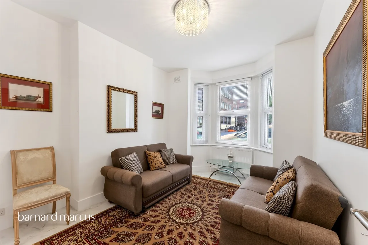 Mossbury Road, London, photo 2