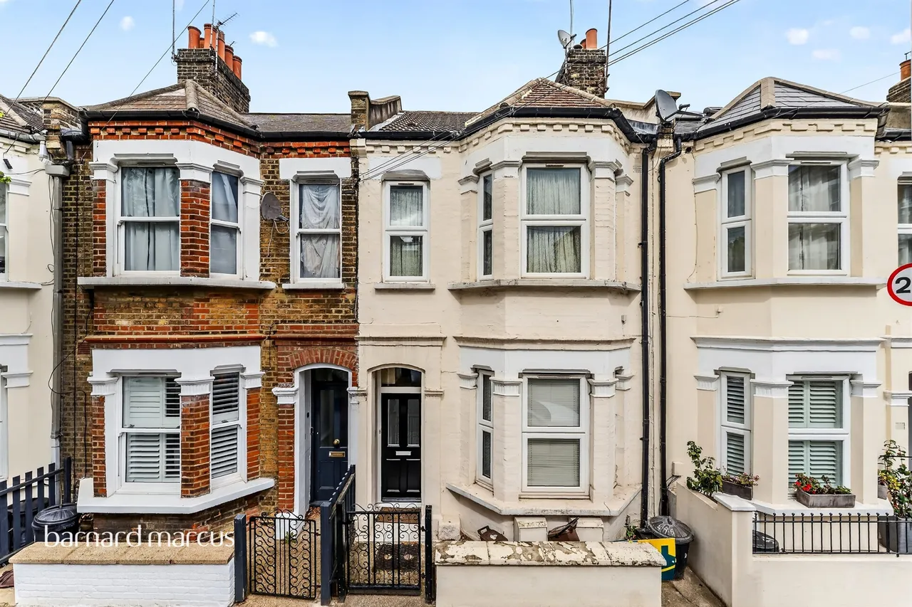 1 bed flat for sale — Mossbury Road, London