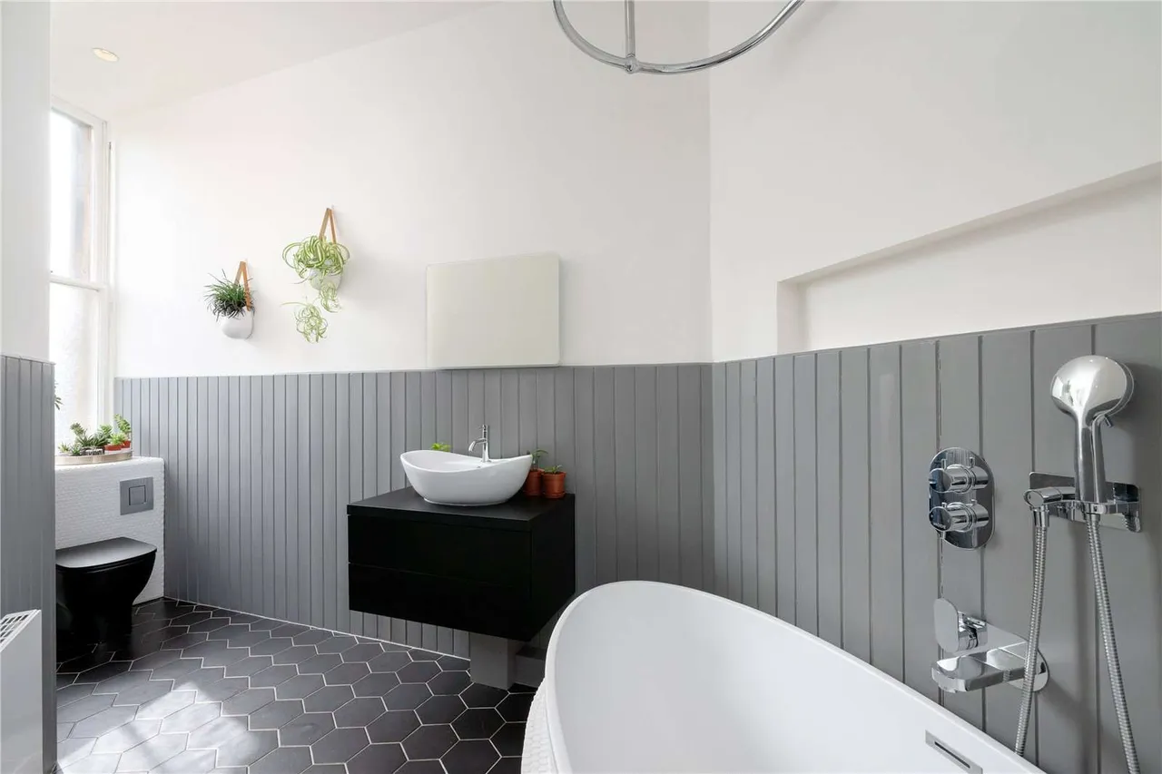 Royal Crescent, New Town, EH3, photo 12