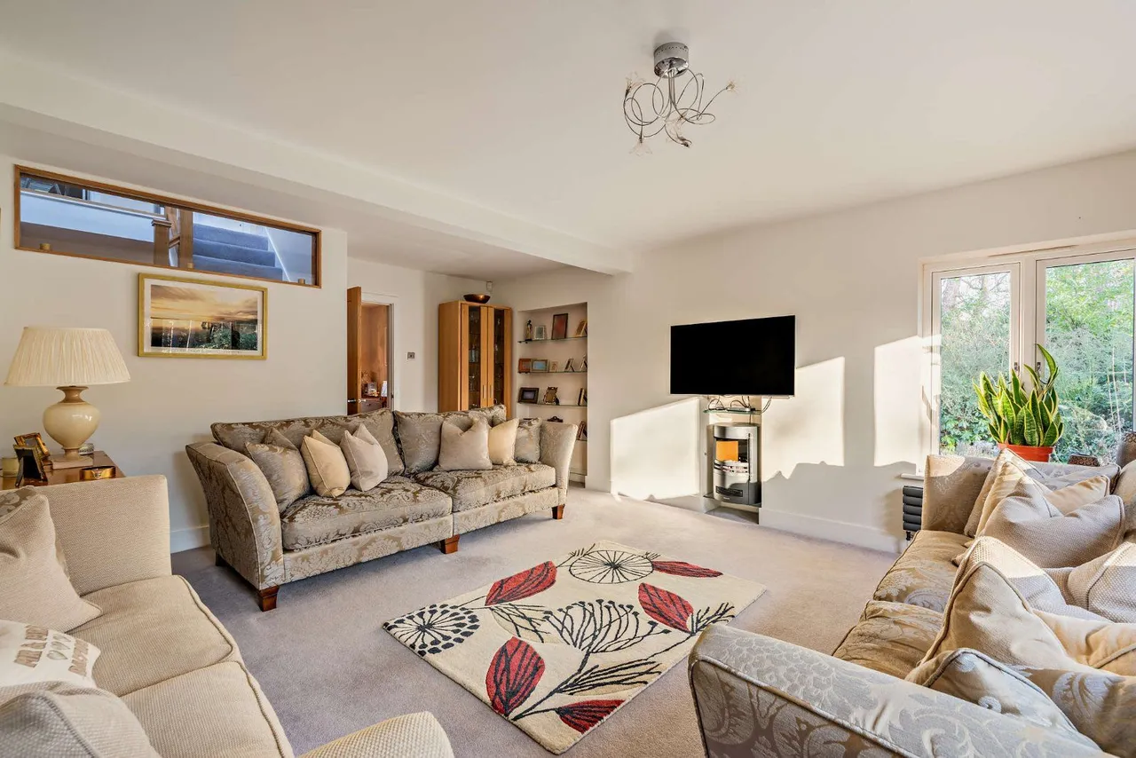 Long Hill, The Sands, Farnham, Surrey, GU10 1NG, photo 8
