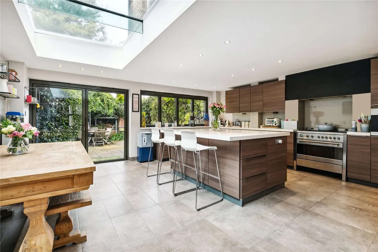 Eglantine Road, London, SW18, photo 3