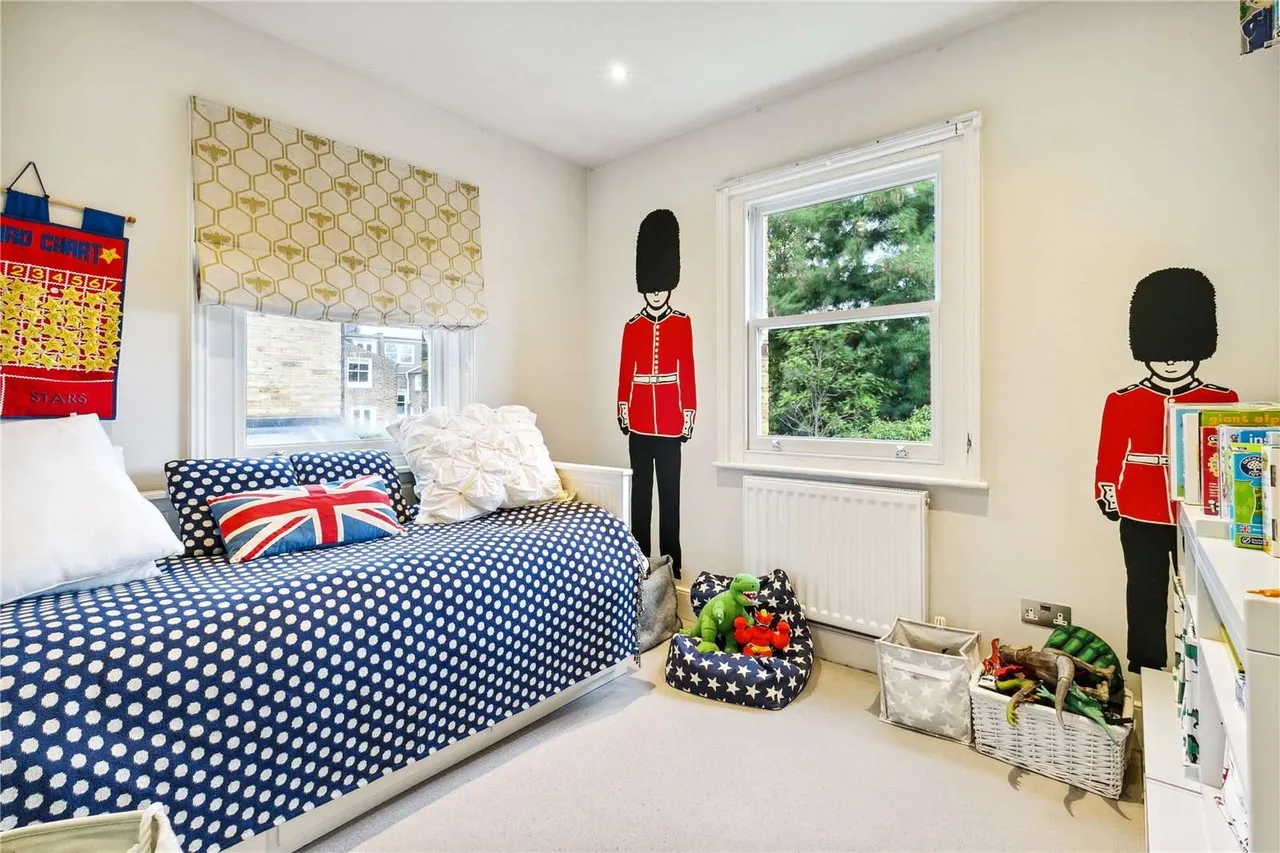 Eglantine Road, London, SW18, photo 13