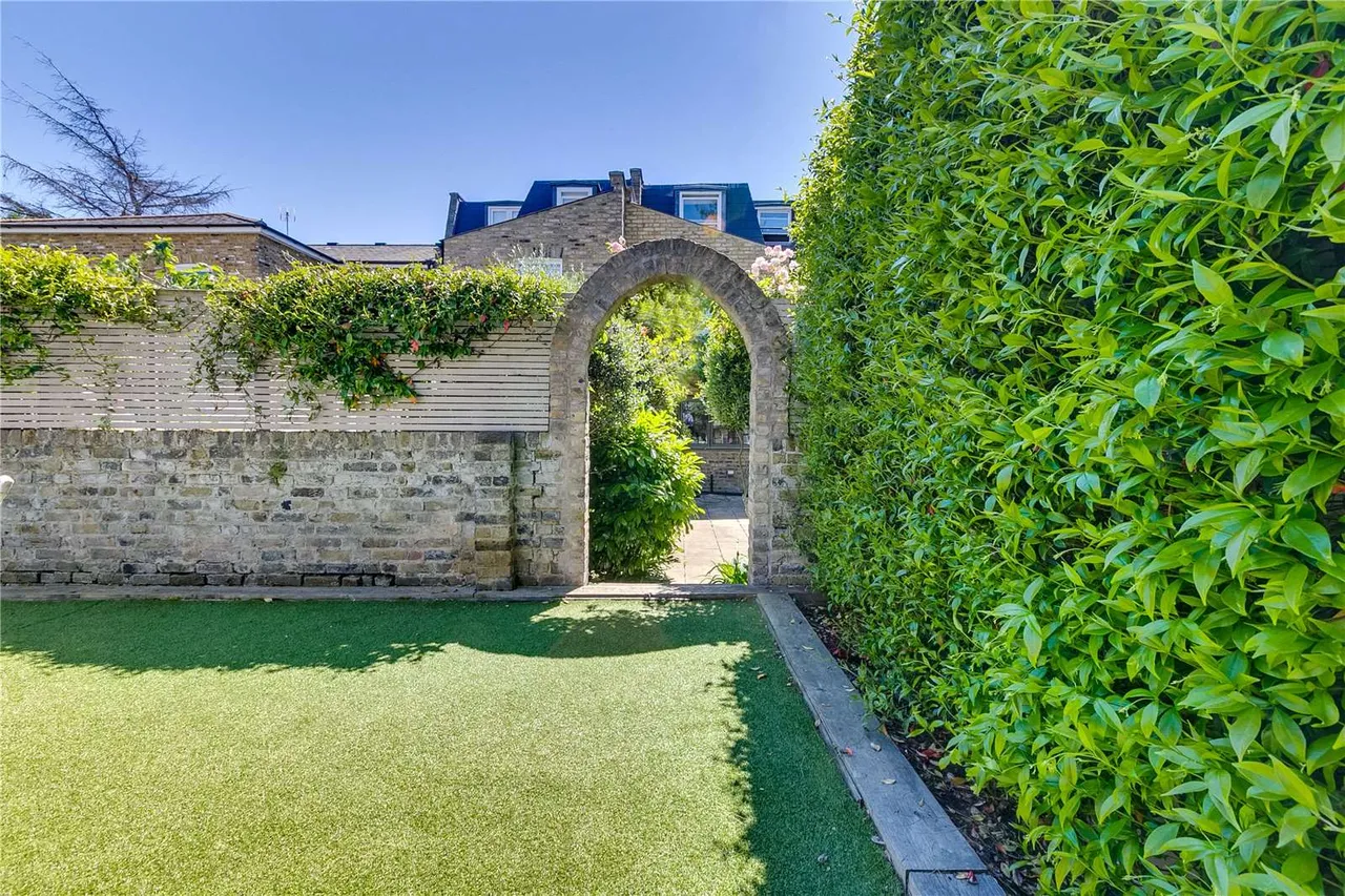 Eglantine Road, London, SW18, photo 4