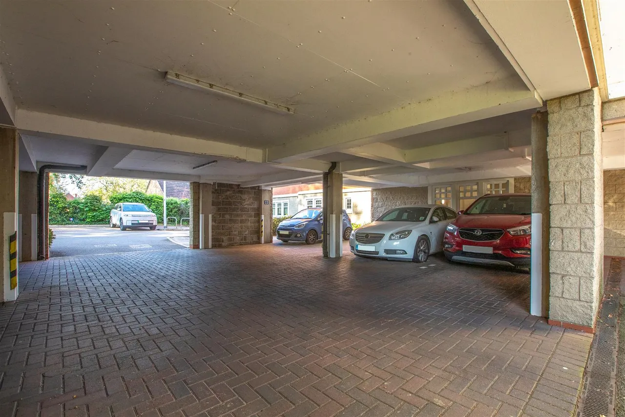 Knighton Park Road, Leicester, LE2, photo 13