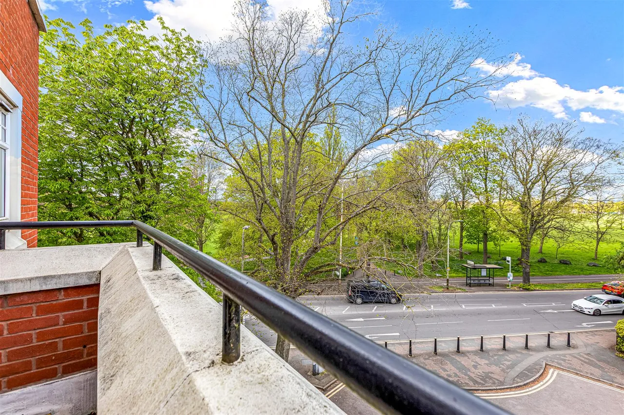 Knighton Park Road, Leicester, LE2, photo 4