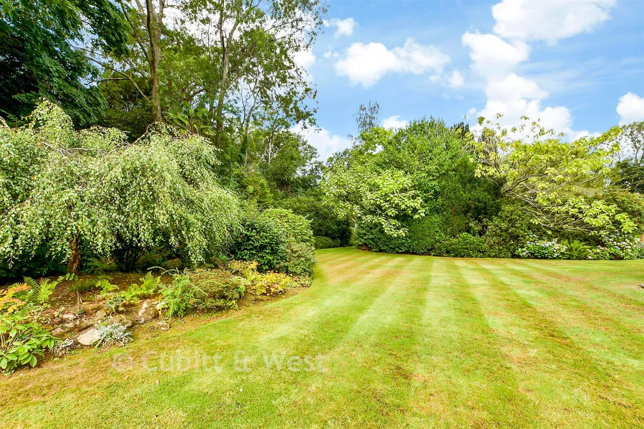 Knowle Lane, Cranleigh, GU6, photo 9