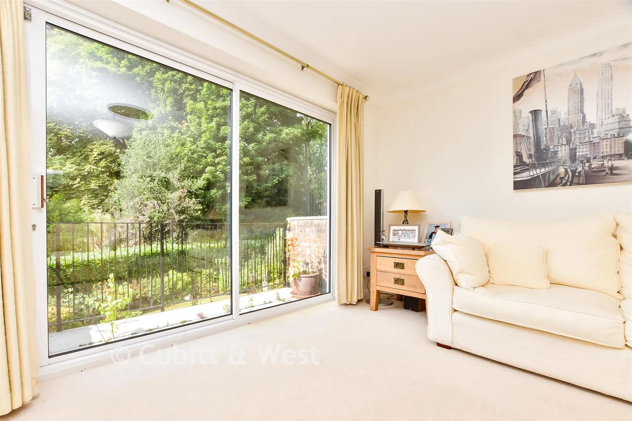 Knowle Lane, Cranleigh, GU6, photo 4