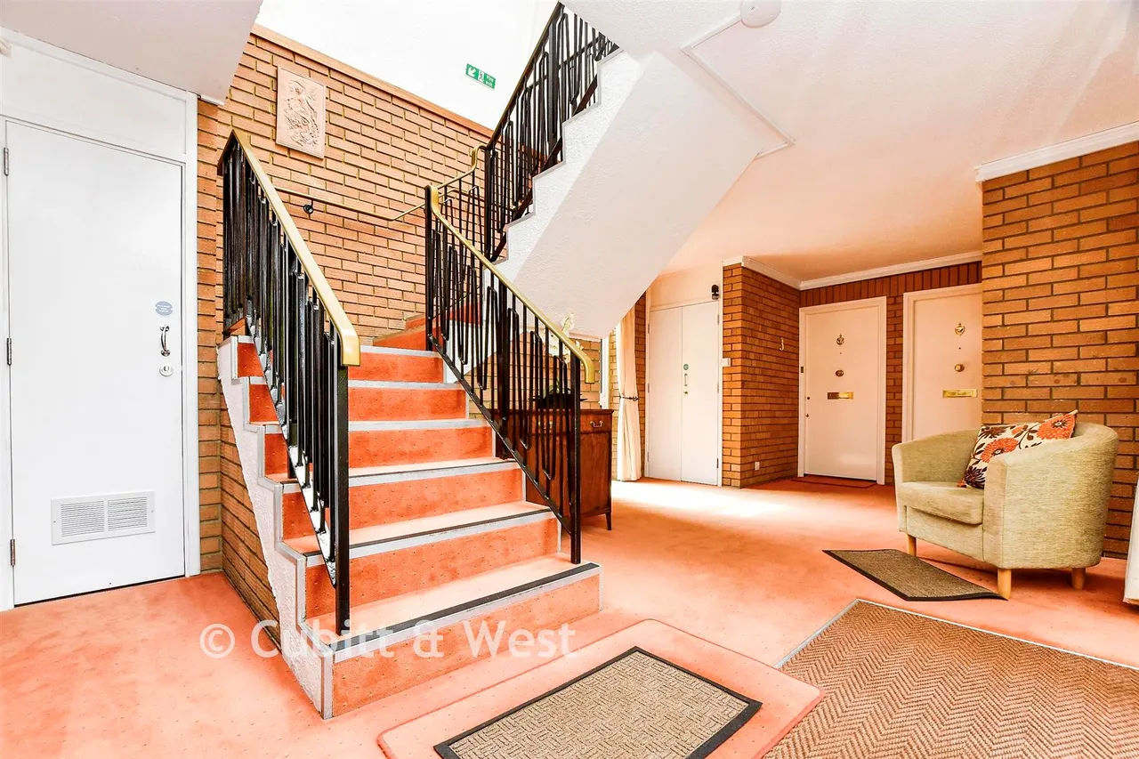 Knowle Lane, Cranleigh, GU6, photo 8