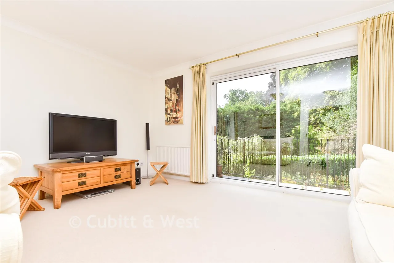 Knowle Lane, Cranleigh, GU6, photo 5