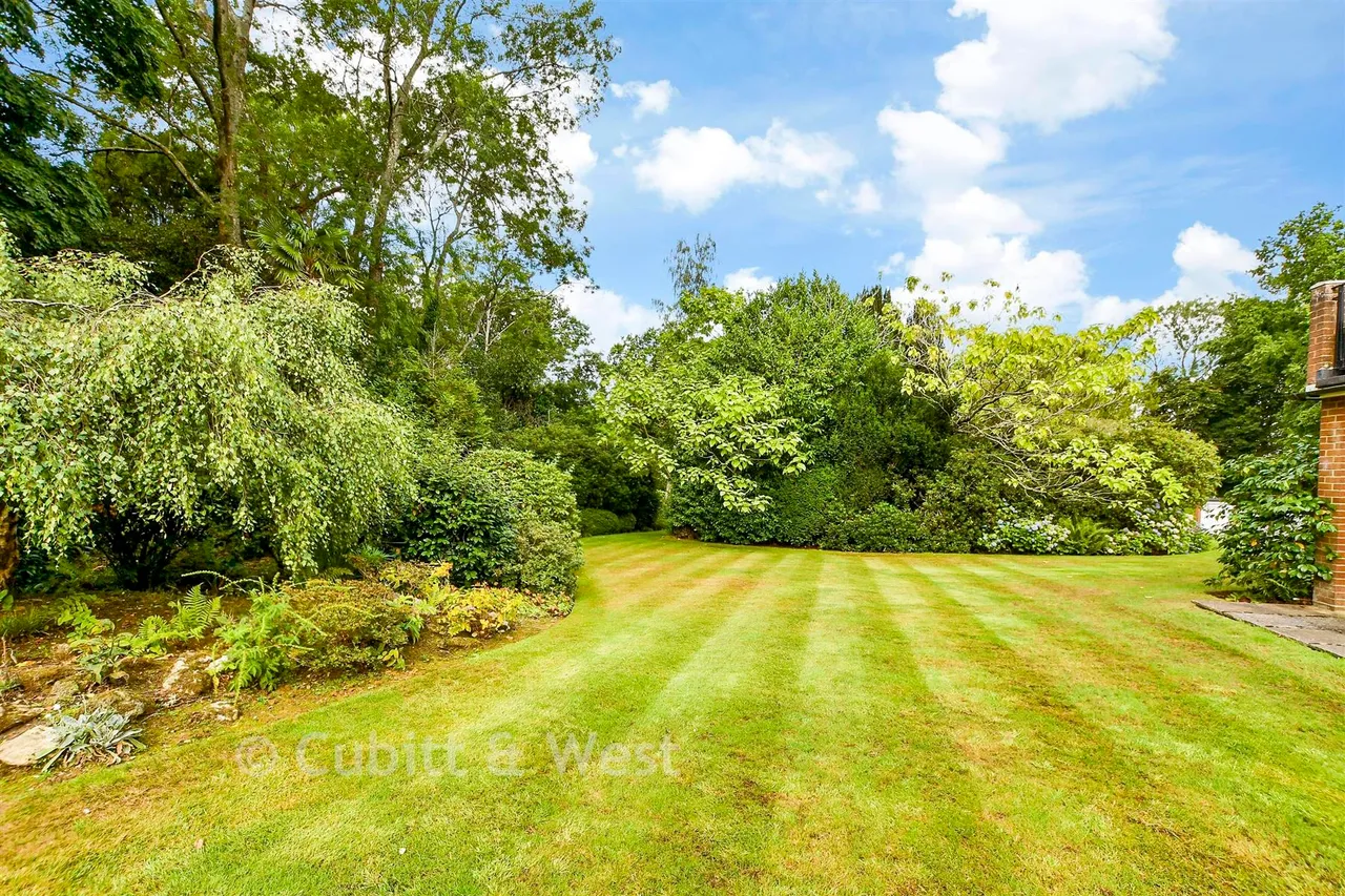 Knowle Lane, Cranleigh, GU6, photo 10