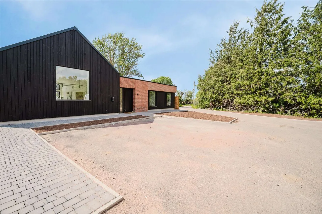 Barton Road, Welford on Avon, Stratford-upon-Avon, Warwickshire, CV37 8HG, photo 11