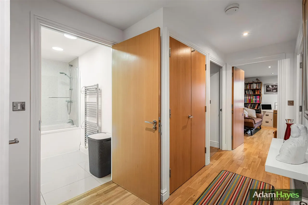 Kingsway, North Finchley, N12, photo 10