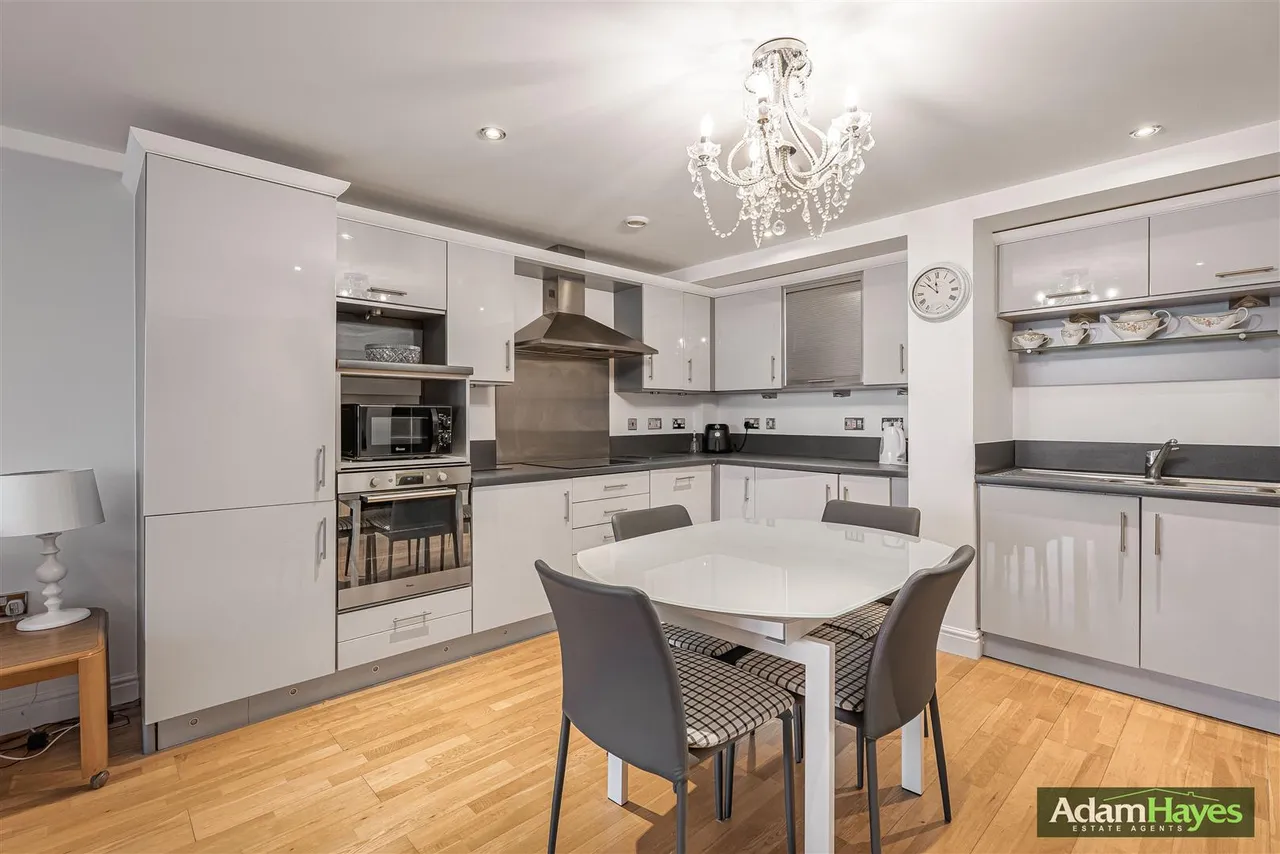 Kingsway, North Finchley, N12, photo 2