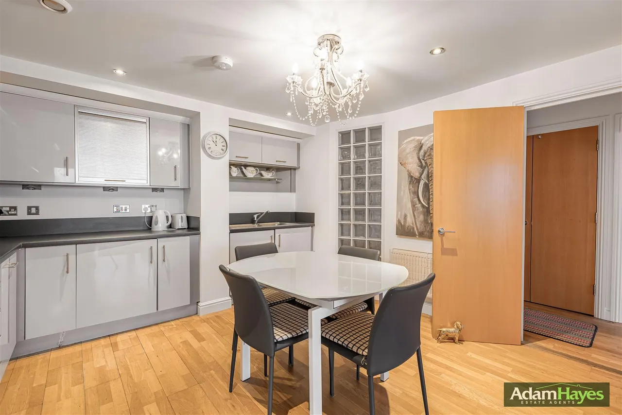 Kingsway, North Finchley, N12, photo 16