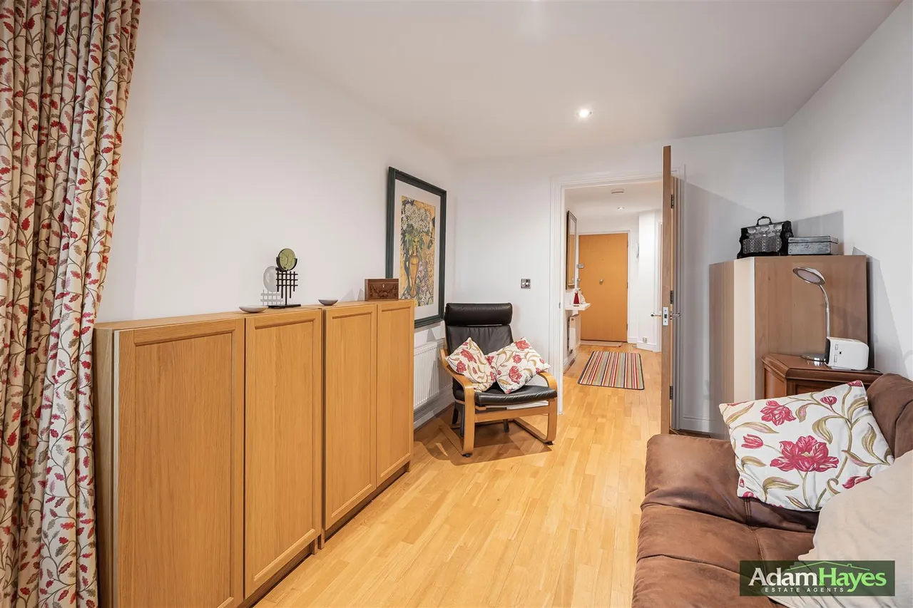Kingsway, North Finchley, N12, photo 13
