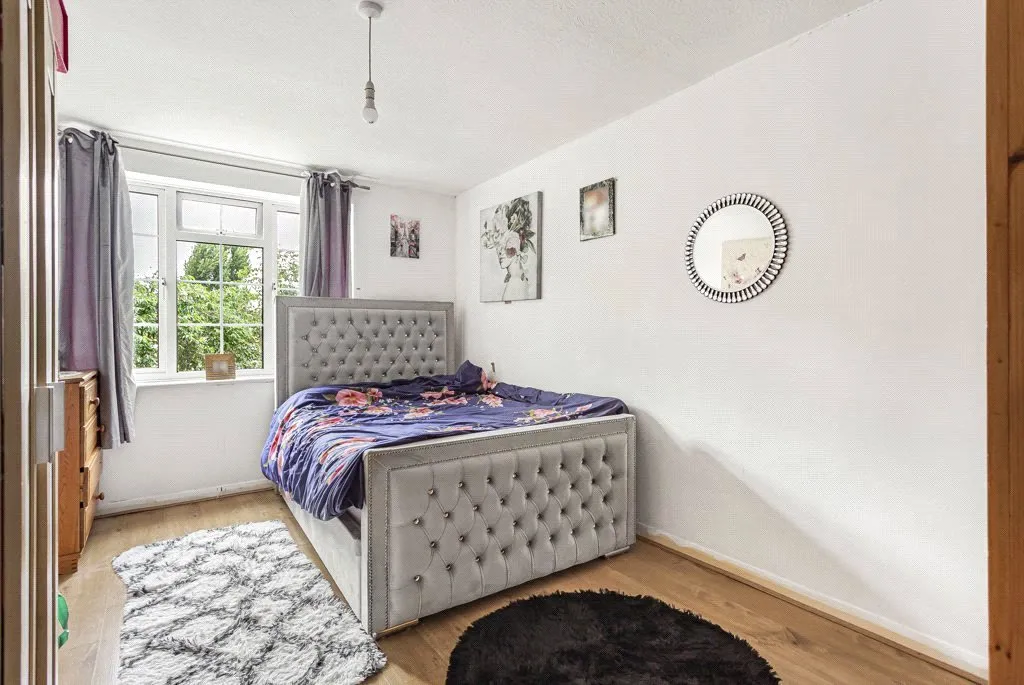 Waters Drive, Staines-upon-Thames, TW18, photo 5