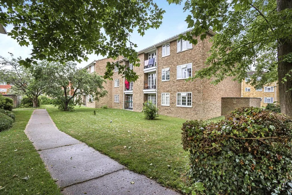 Waters Drive, Staines-upon-Thames, TW18, photo 11