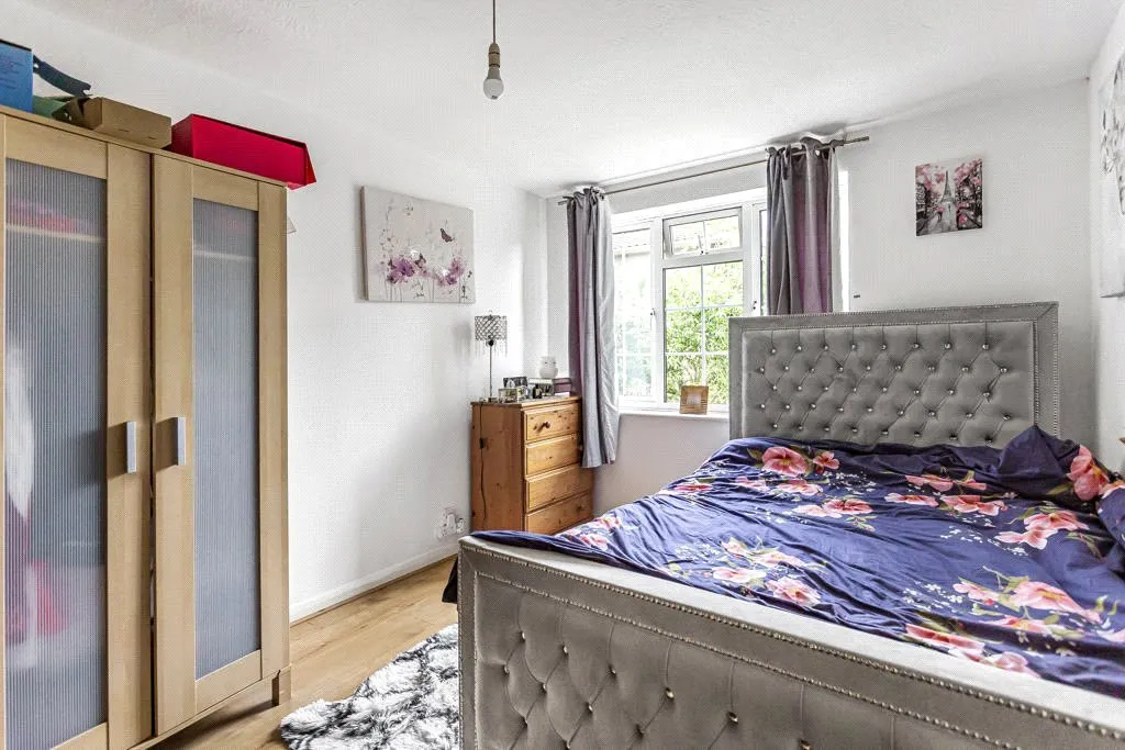Waters Drive, Staines-upon-Thames, TW18, photo 9