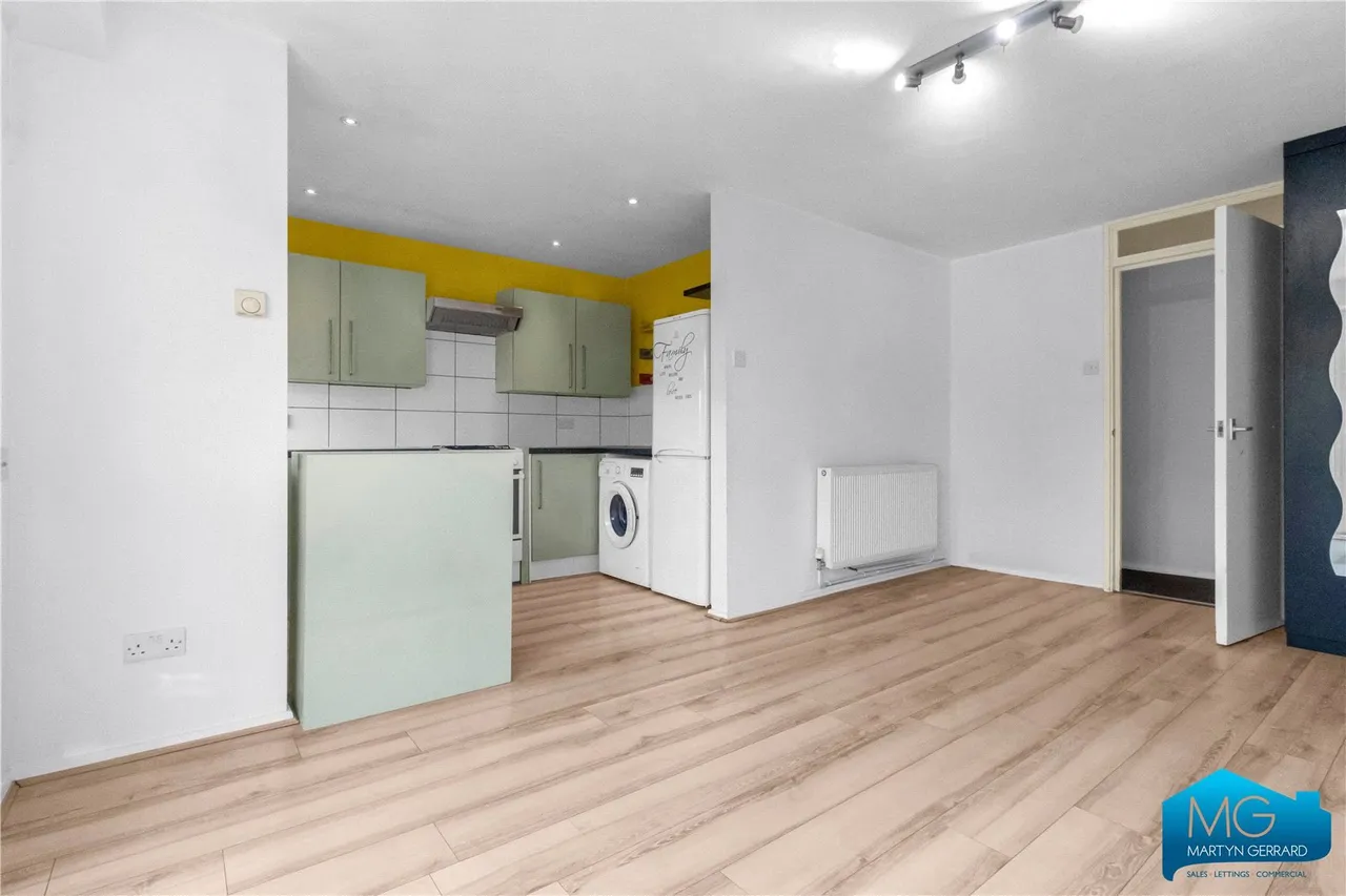 Cowper Gardens, Southgate, N14, photo 5