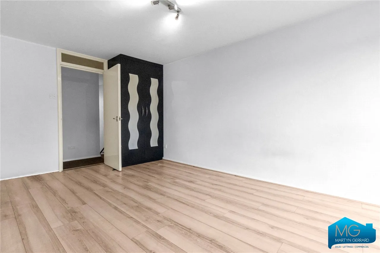 Cowper Gardens, Southgate, N14, photo 6