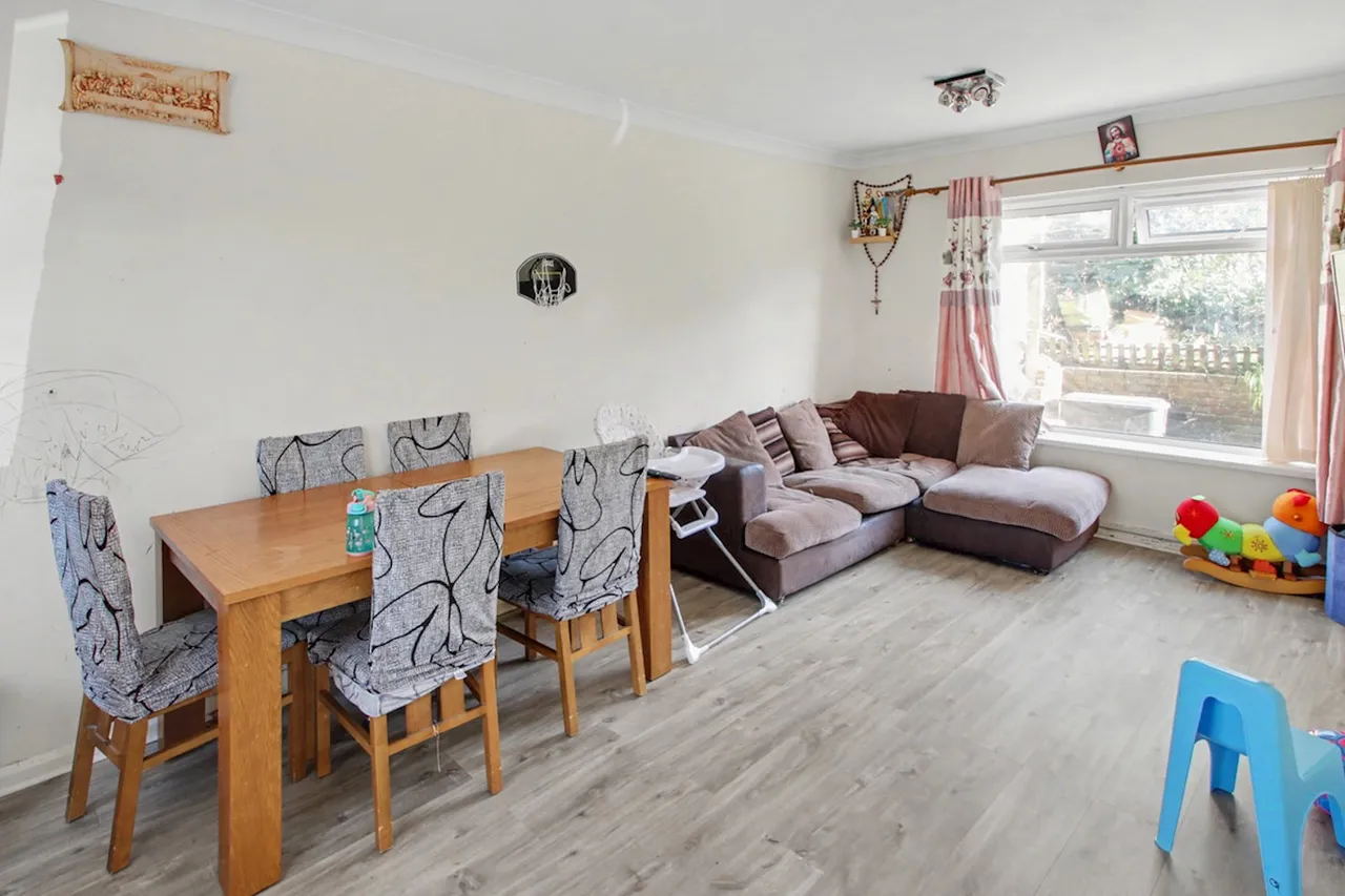 Llanrumney Avenue, Cardiff, photo 2