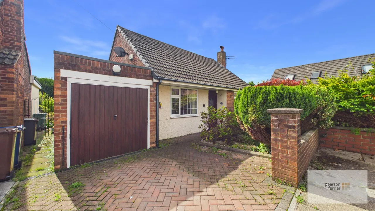 2 bed house for sale — Brandle Avenue, Bury, BL8 1DX