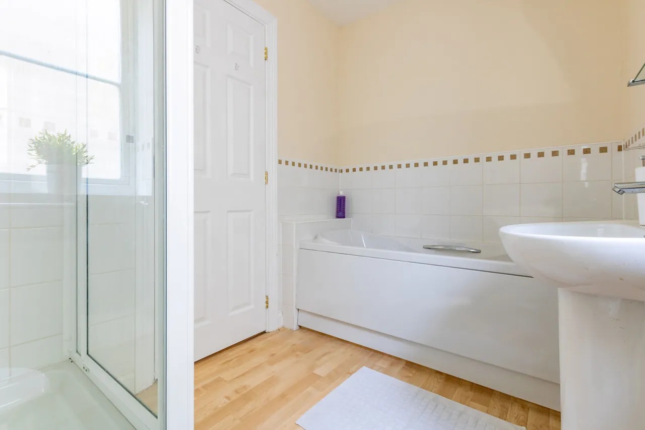 Heigham Court, Stanford in the Vale, SN7, photo 19