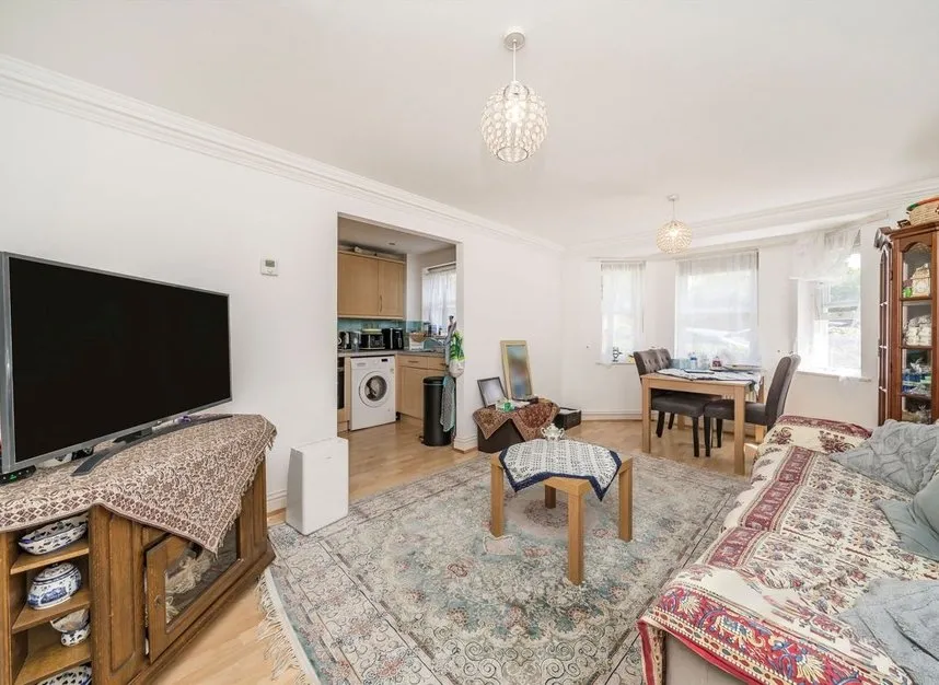 Ravens Close, Surbiton, KT6, photo 2
