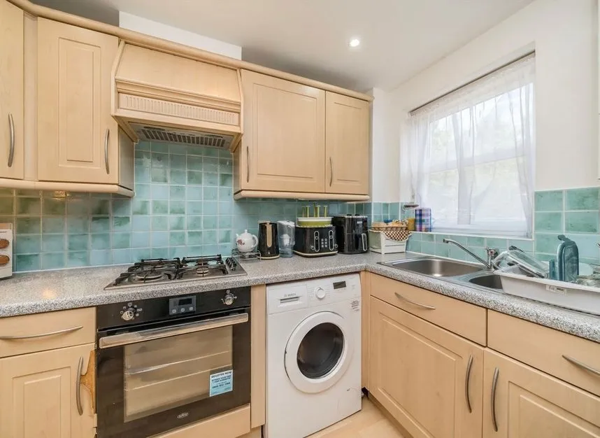 Ravens Close, Surbiton, KT6, photo 3