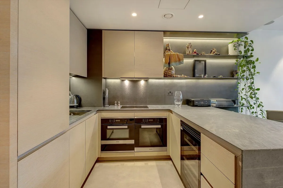 Buckingham Palace Road, Victoria, SW1W, photo 9