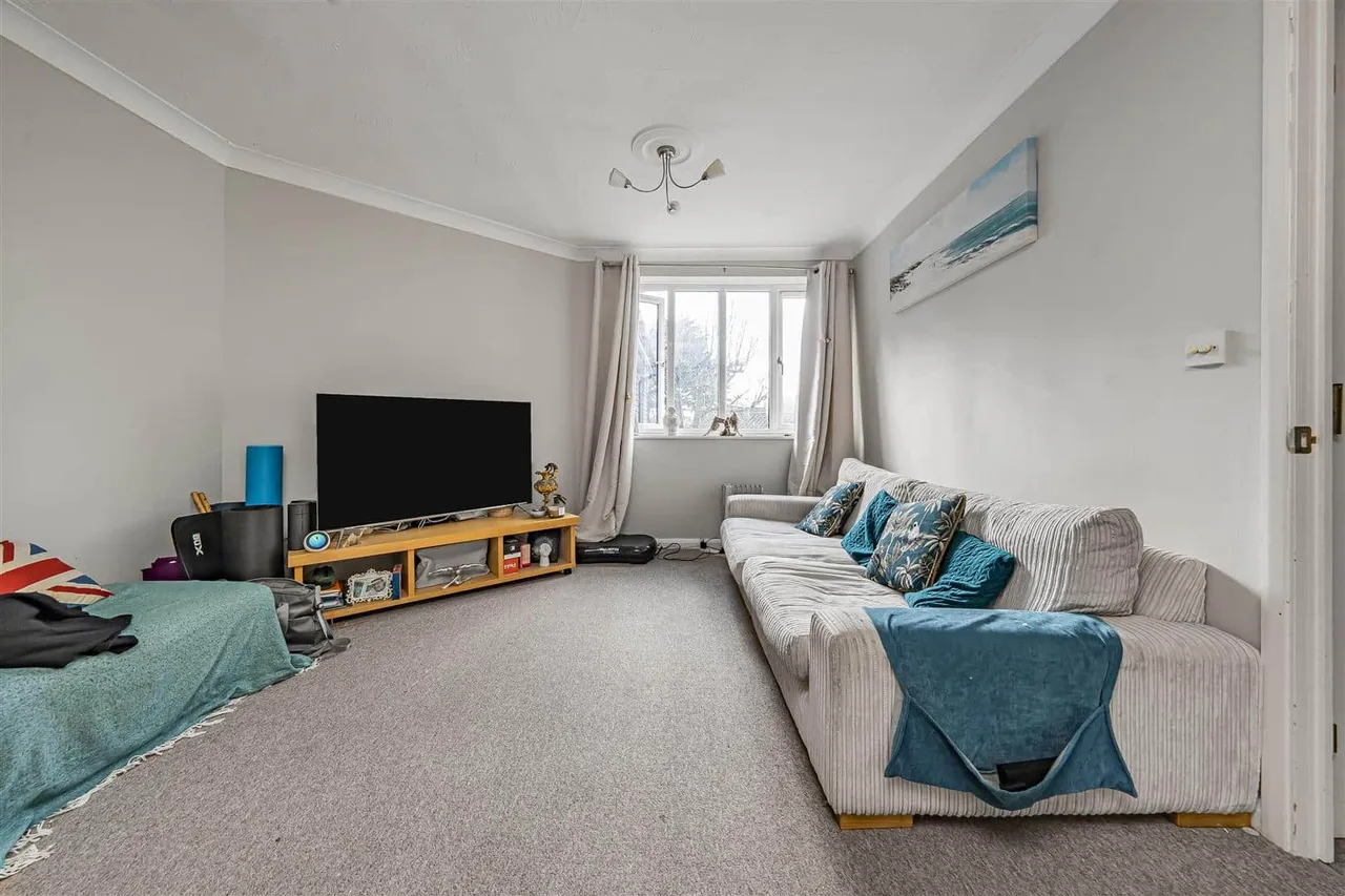 Byron Court, Windsor, Berkshire, SL4 4PU, photo 2