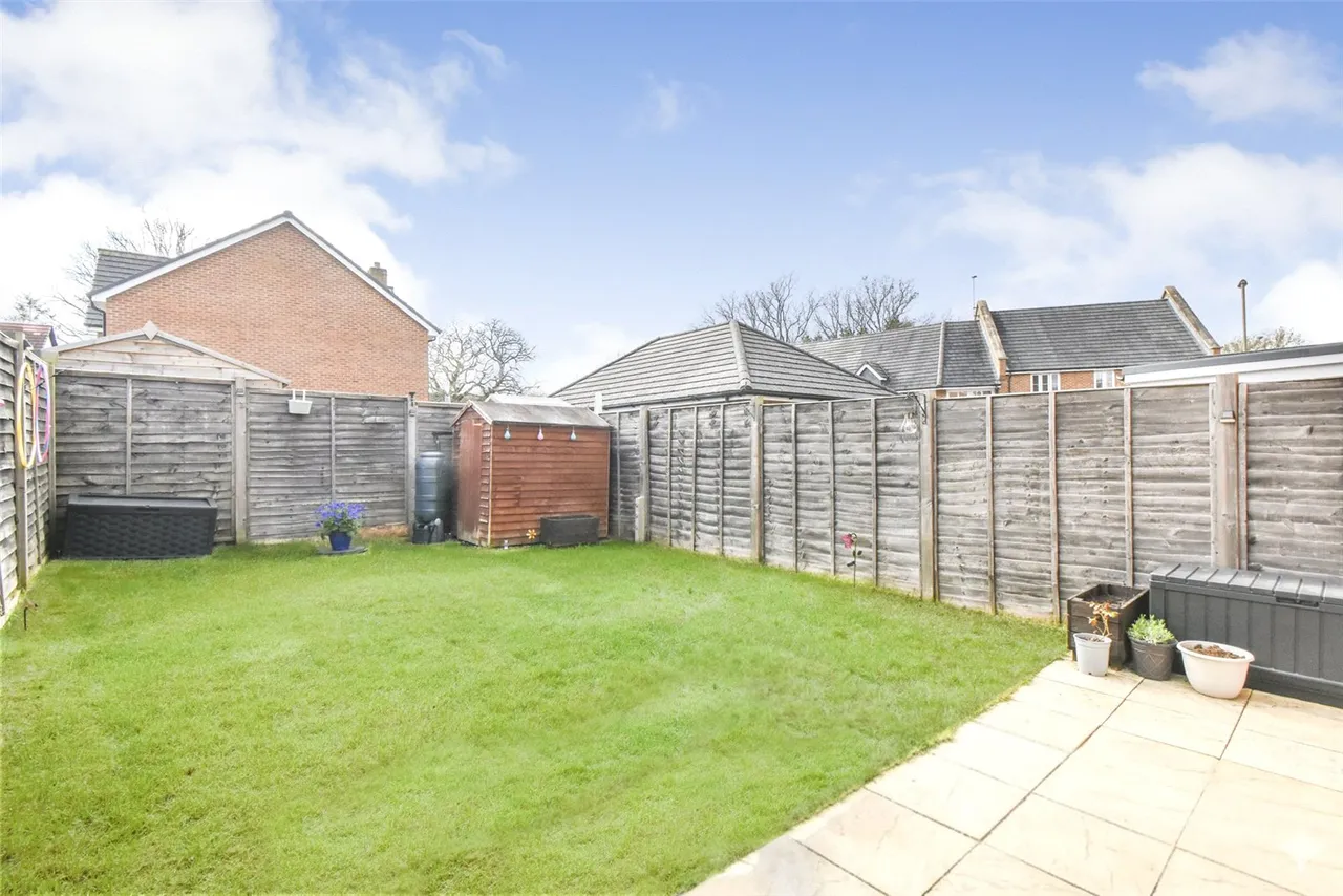 Unwin Close, Hook, Hampshire, RG27 9FL, photo 2