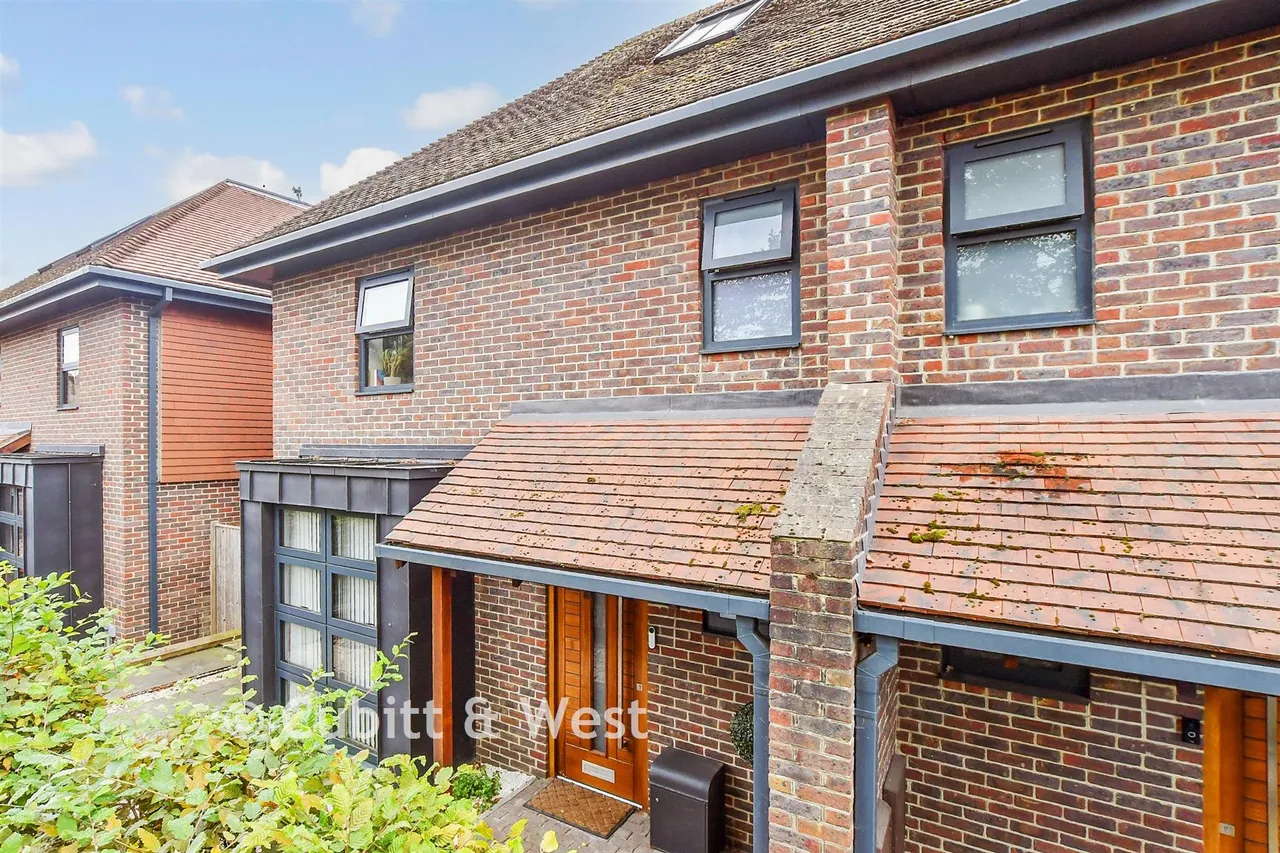3 bed house for sale, Sunte Avenue, Lindfield, RH16