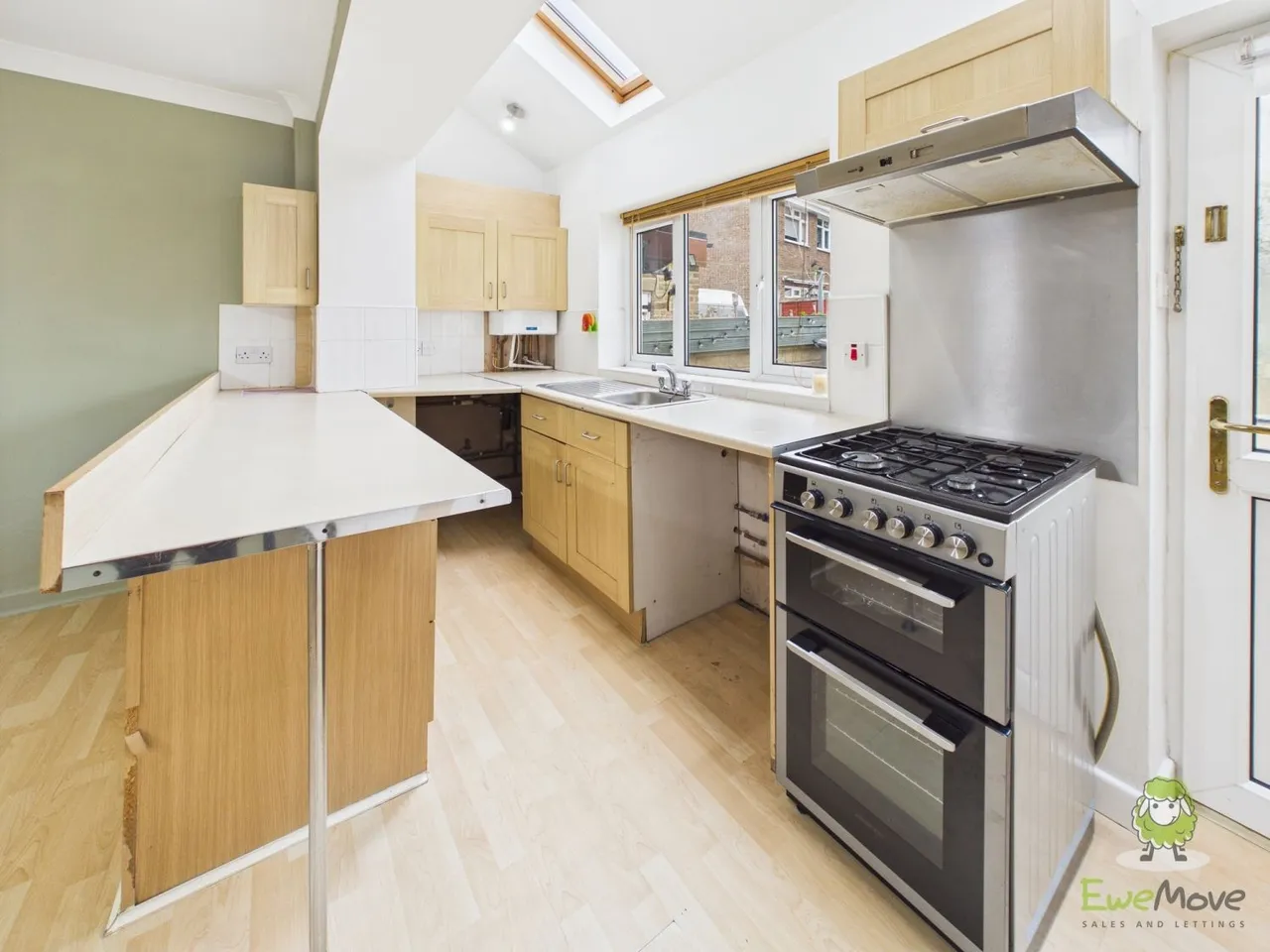 Carlinghow Lane, Batley, WF17, photo 6