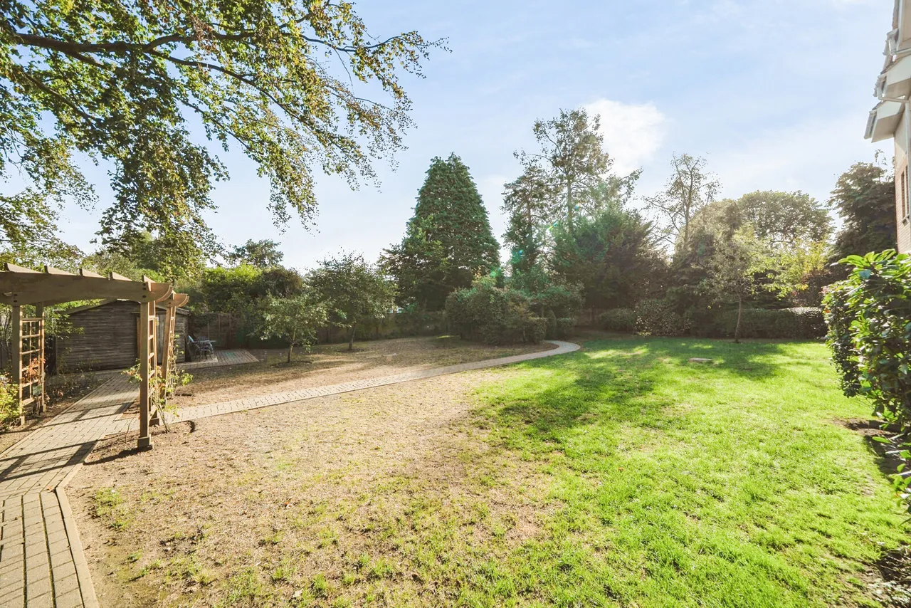 Woodham Place, Woodham, KT15, photo 11
