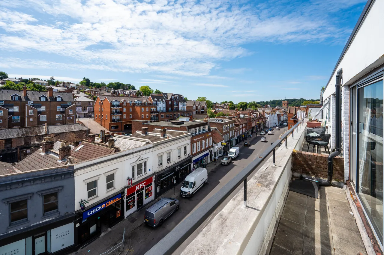 1 bed flat for sale — 7 Cavendish House, Eastgate Gardens, Guildford