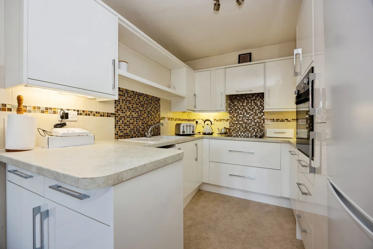 1 bed flat for sale, The Mount, Guildford, GU2