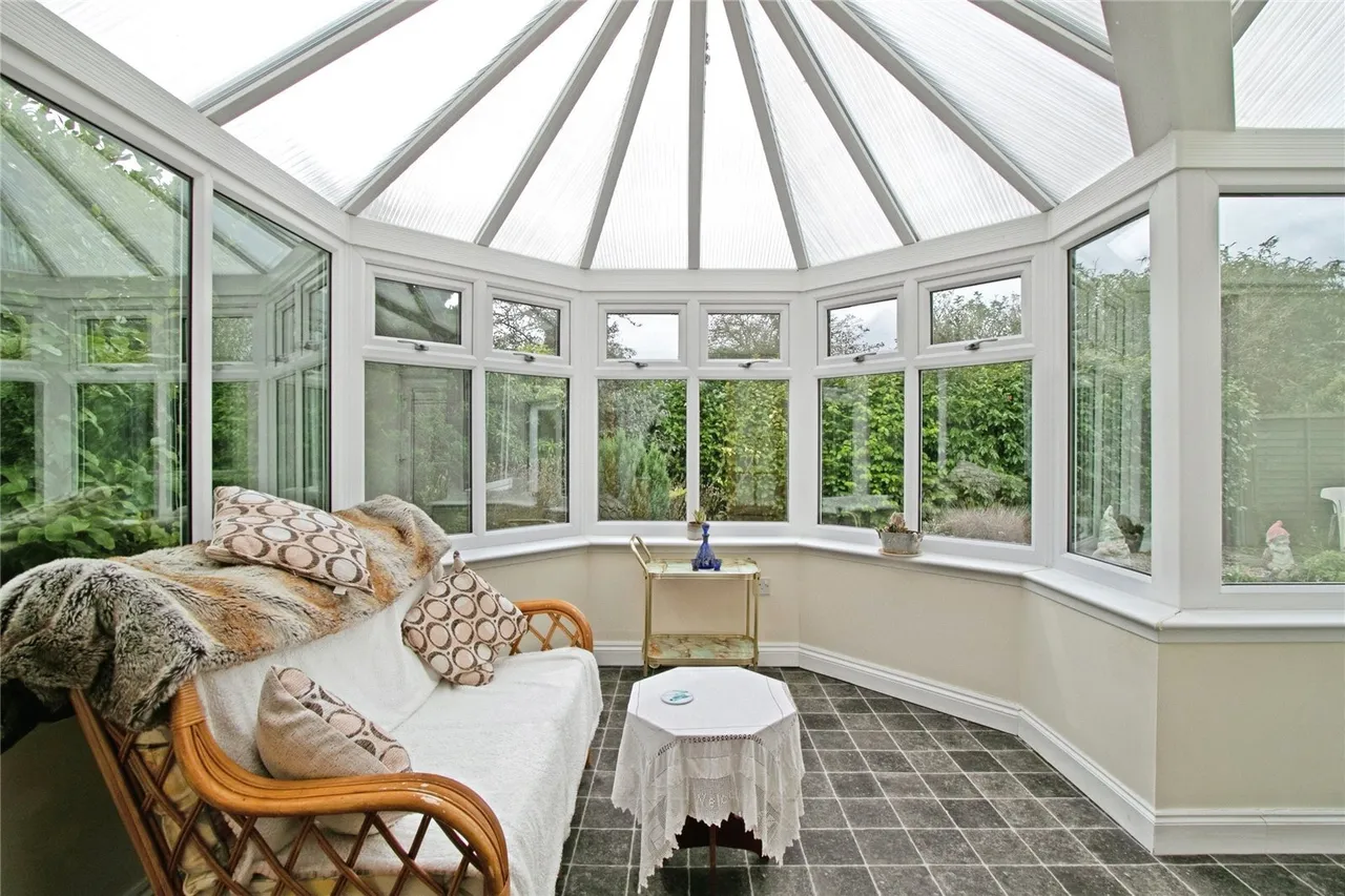 Glendale Crescent, Mount Hawke, TR4, photo 5
