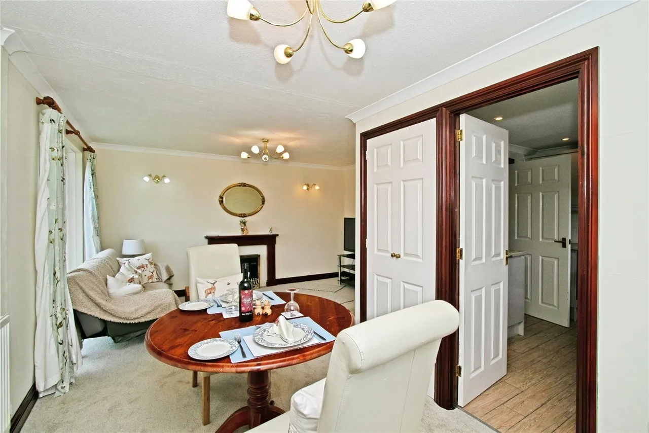 Glendale Crescent, Mount Hawke, TR4, photo 6