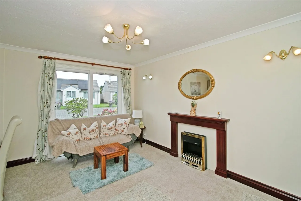 Glendale Crescent, Mount Hawke, TR4, photo 8