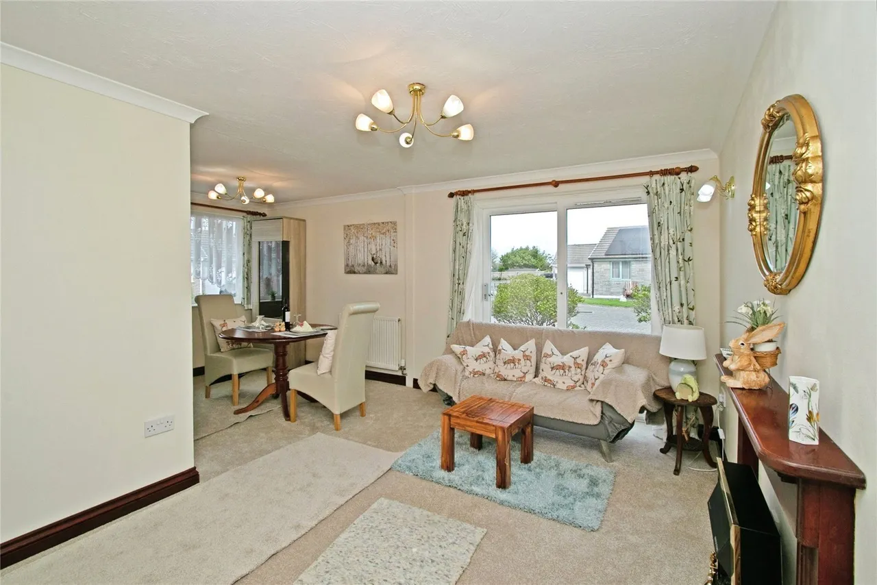 Glendale Crescent, Mount Hawke, TR4, photo 4