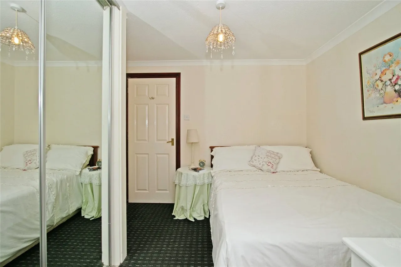 Glendale Crescent, Mount Hawke, TR4, photo 7