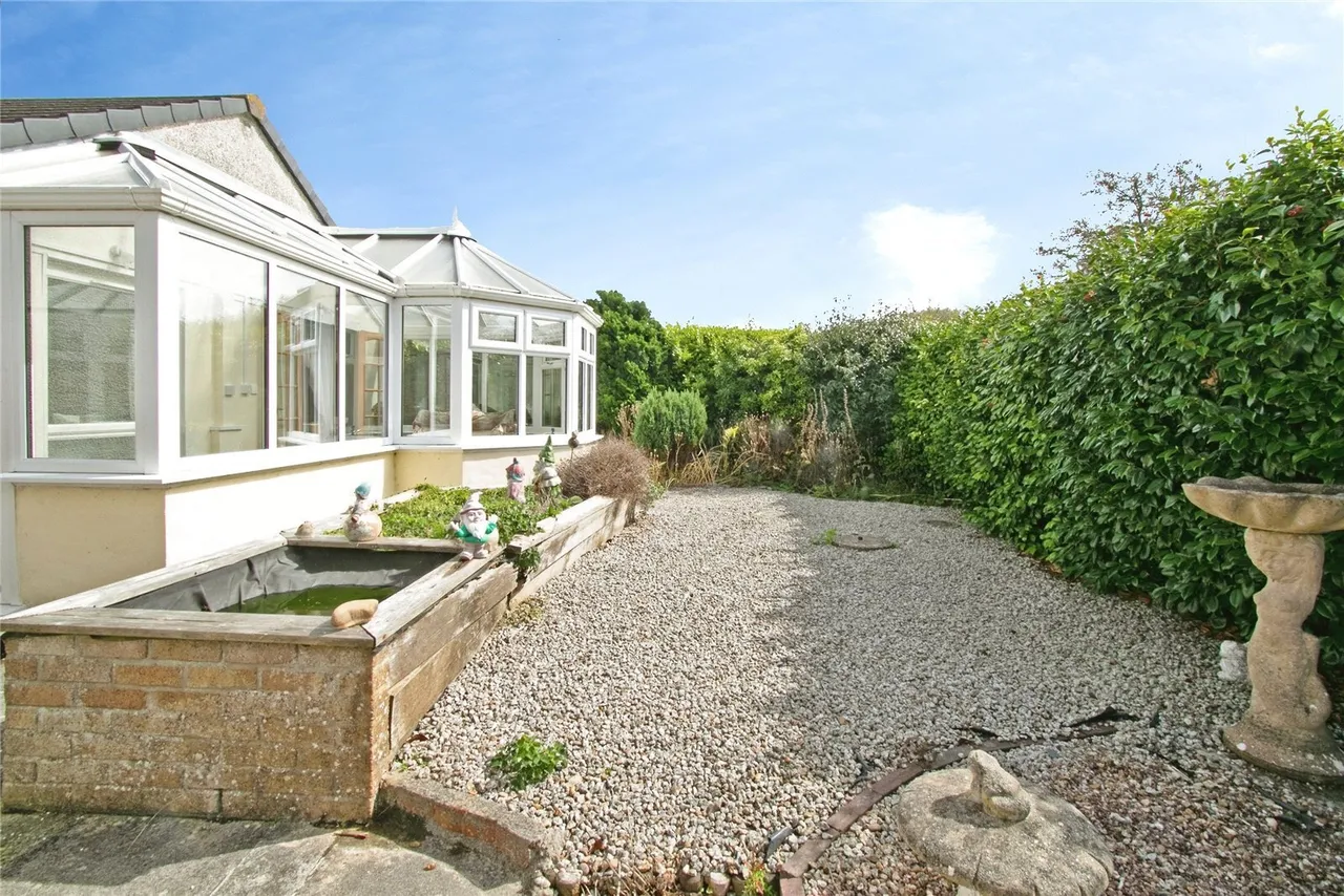 Glendale Crescent, Mount Hawke, TR4, photo 13