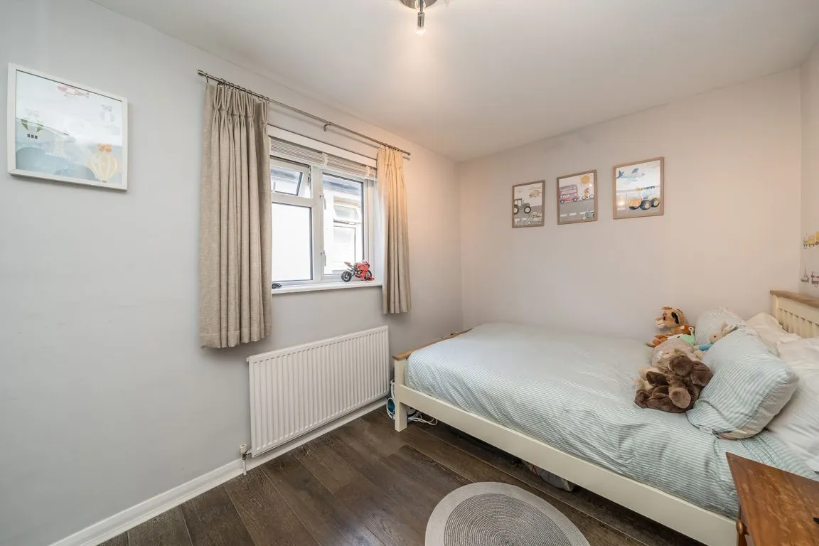 Twining Avenue, TW2, photo 8
