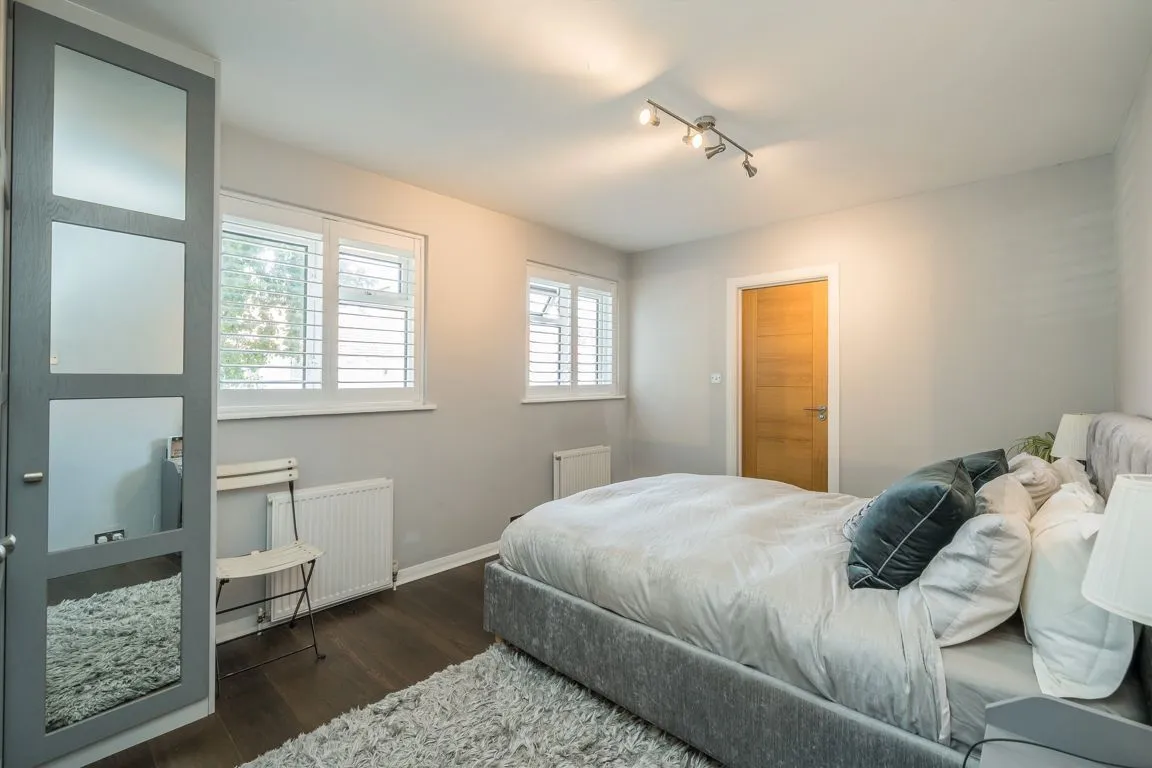 Twining Avenue, TW2, photo 7