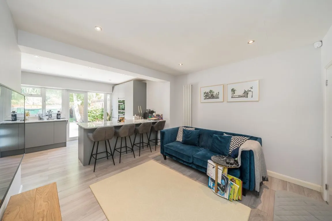 Twining Avenue, TW2, photo 3