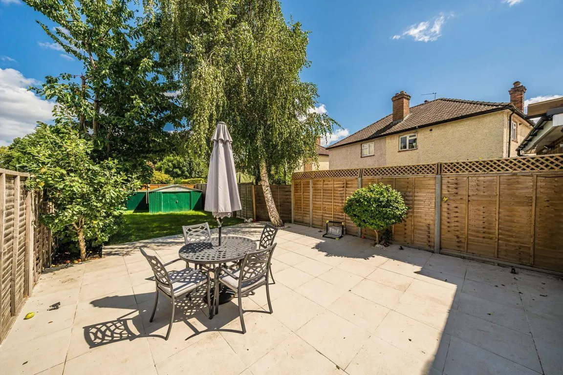 Twining Avenue, TW2, photo 4
