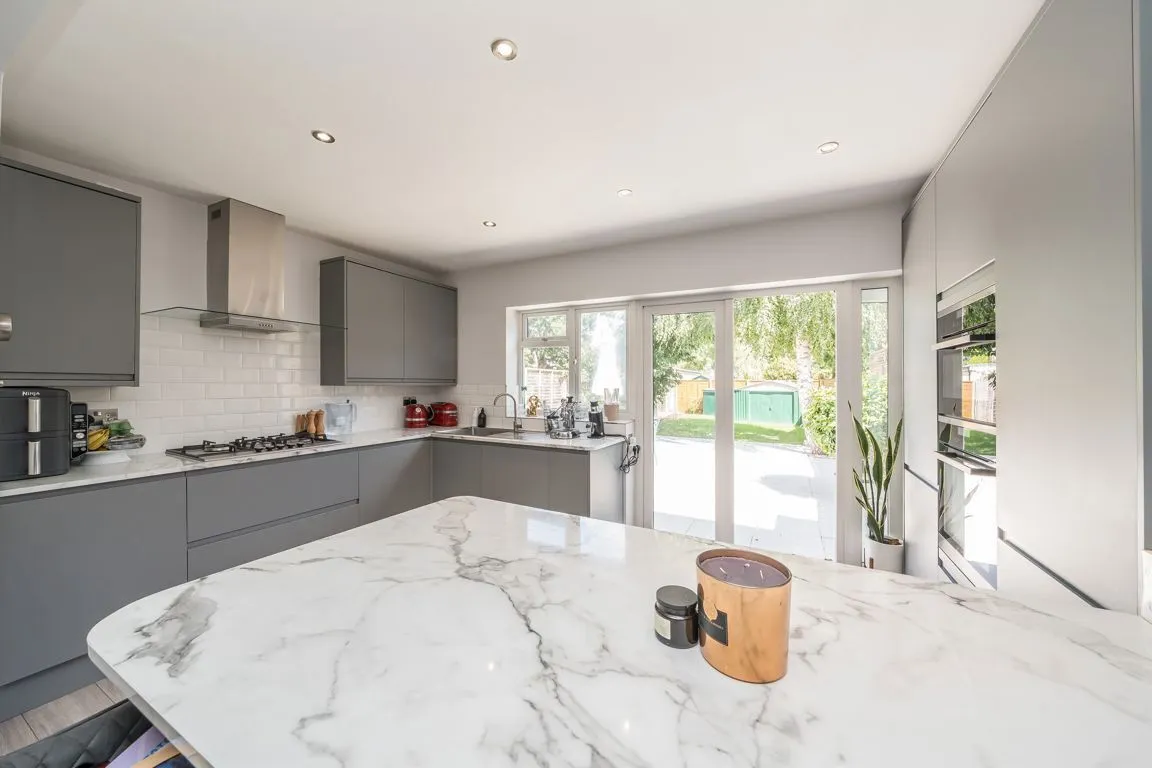 Twining Avenue, TW2, photo 5