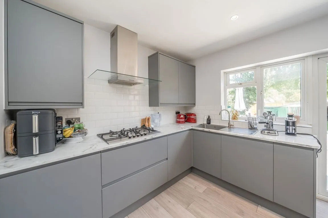 Twining Avenue, TW2, photo 6